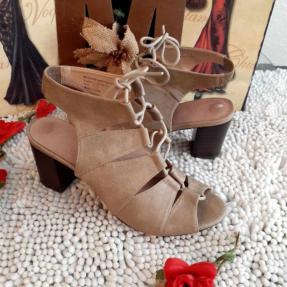 Restricted ankle open toe shoes size 7.5 - Picture 1 of 5